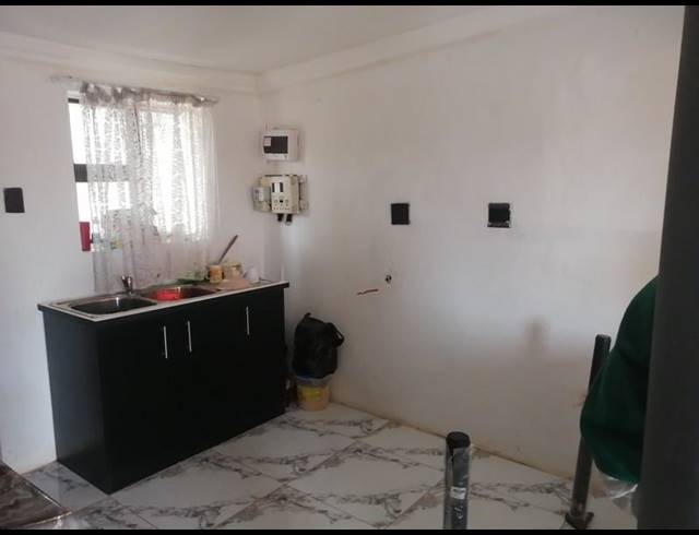 2 BEDROOM HOUSE FOR SALE IN KWAMASHU